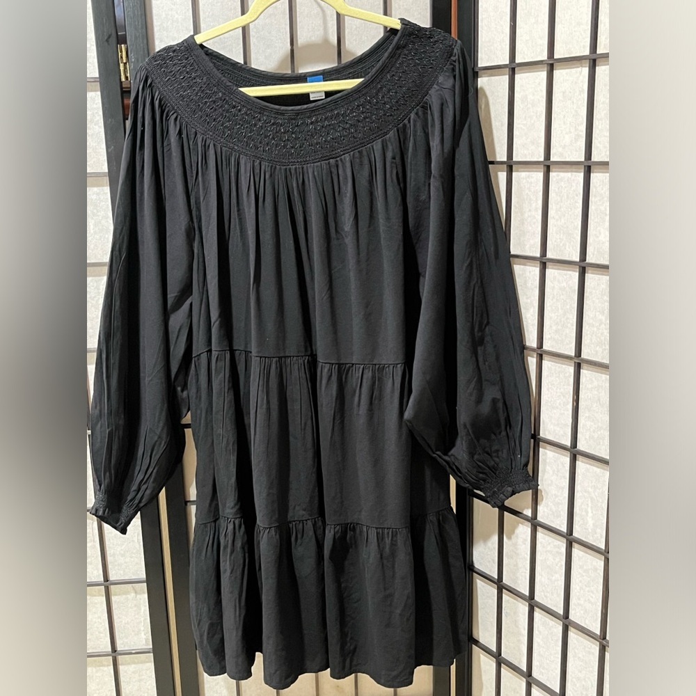 OLD NAVY Black Tiered KNEE LENGTH Dress with Smocked Cuffs and neckline size XXL